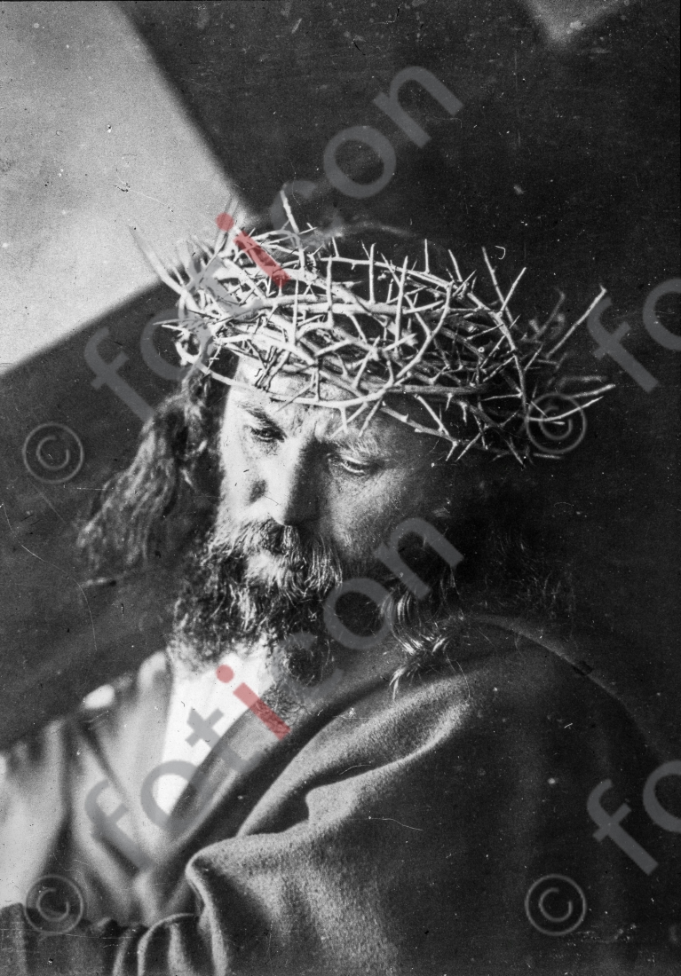 Die Kreuztragung | Carrying the Cross - Foto foticon-simon-105-085-sw.jpg | foticon.de - Bilddatenbank für Motive aus Geschichte und Kultur